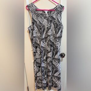 Croft & Barrow Black and White Leaf Challis sundress size XL